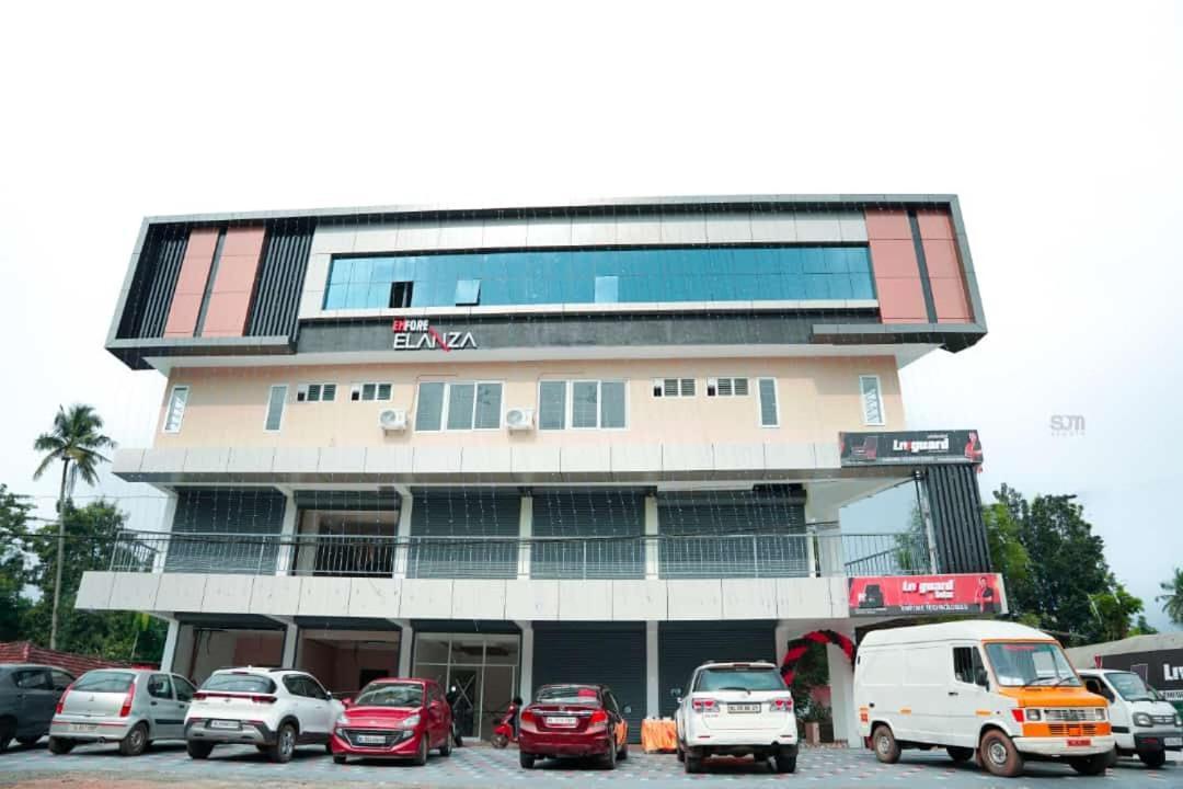 Emfore Elanza Kottayam Exteriör bild