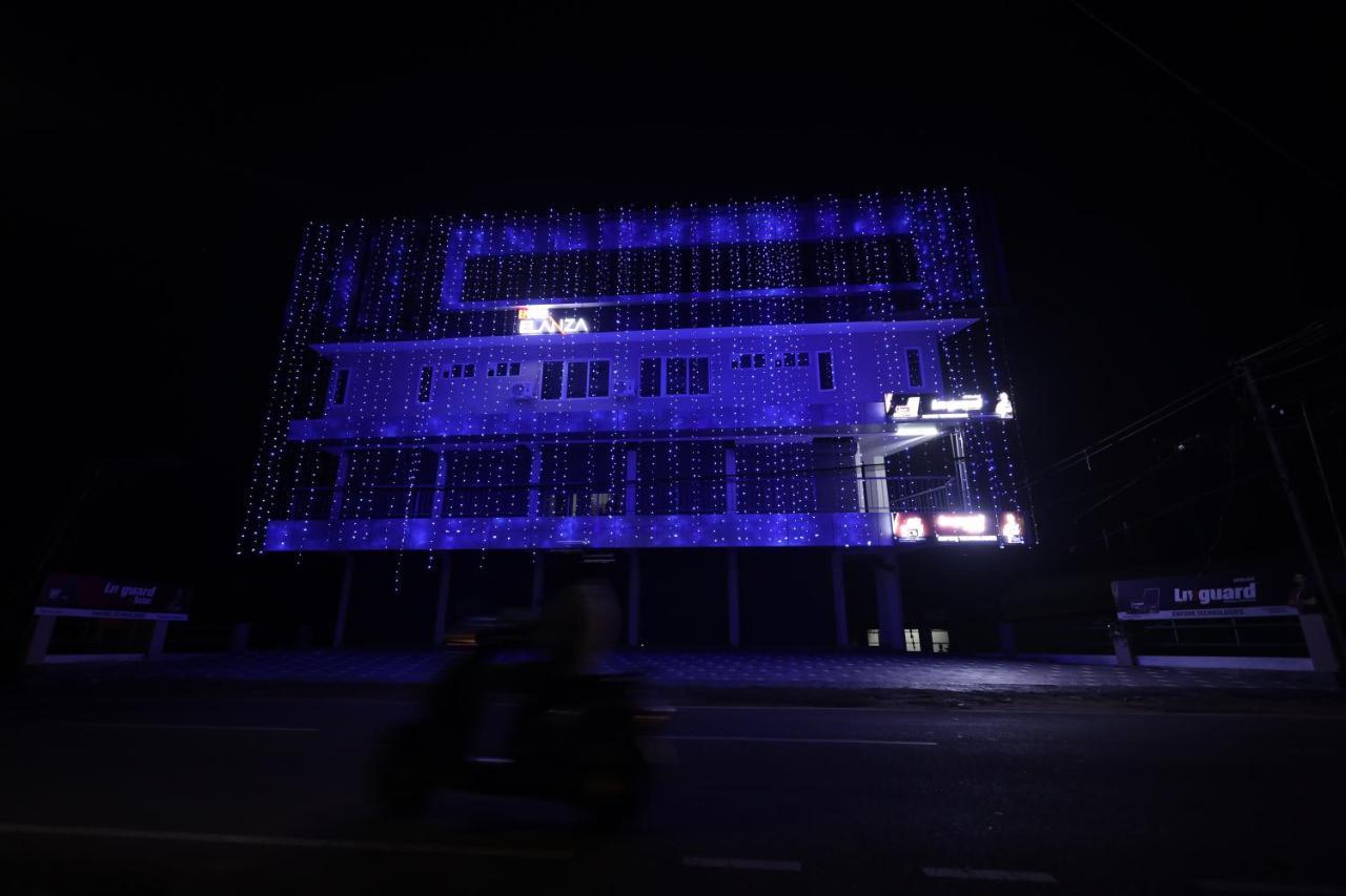 Emfore Elanza Kottayam Exteriör bild